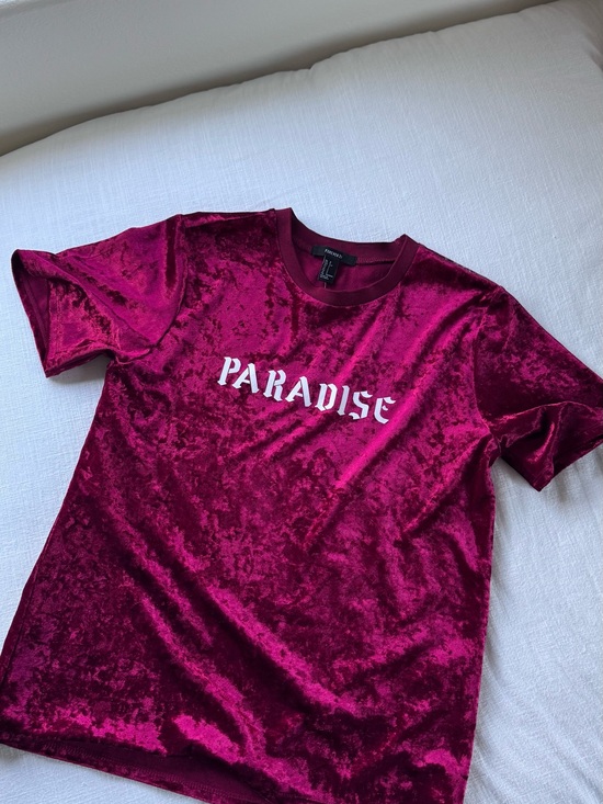 Forever 21 Tops - Forever 21 Crushed Velvet ‘Paradise’ Logo Tee